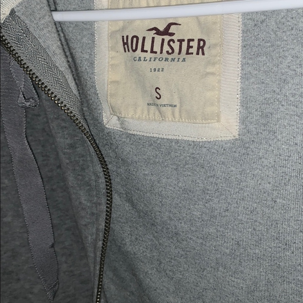 GREY HOLLISTER JACKET SIZE SMALL